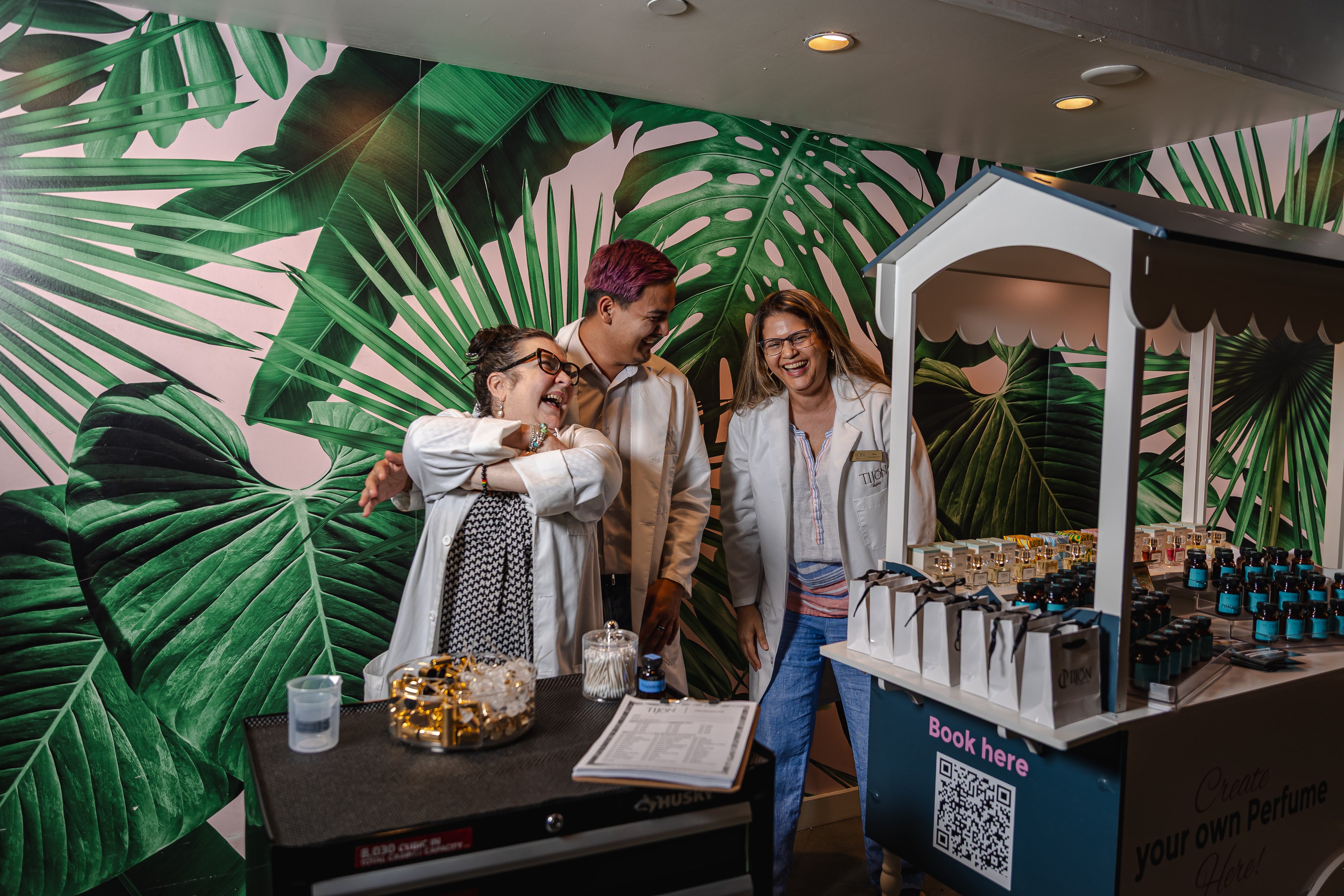 Signature Perfume - Gallery 5